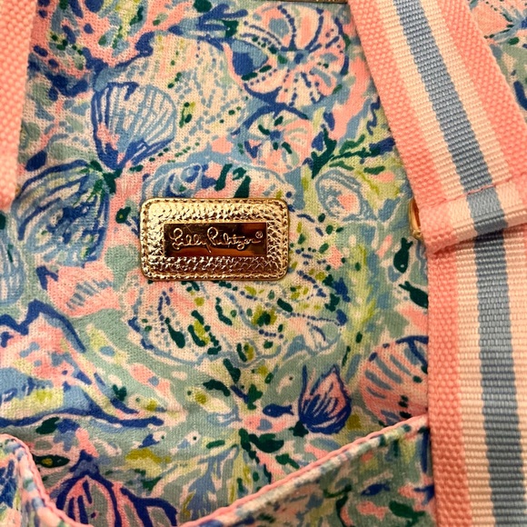 Lilly Pulitzer Vibrant Floral Travel Bag - Picture 5 of 11